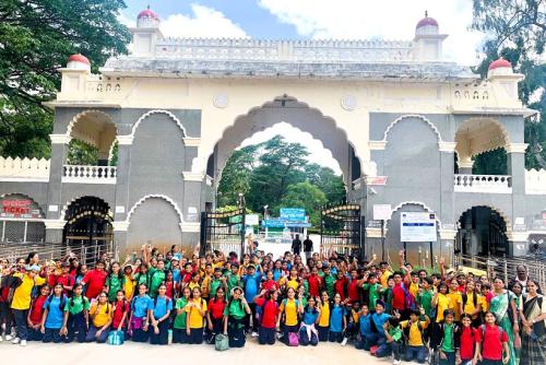 Class 6 Field Trip to Brindavan